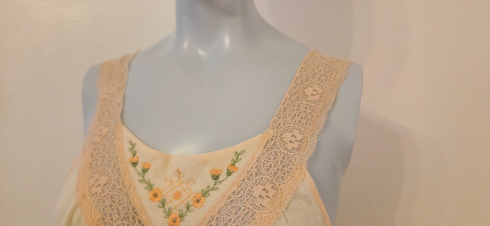 Vintage Gossard Artemis Nightgown Flowy Embroidered Lace Nylon Medium Made USA