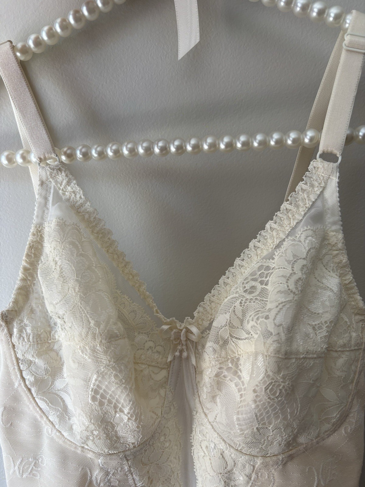 Vintage Japanese cream lace bodysuit with adjustable straps. Size: S