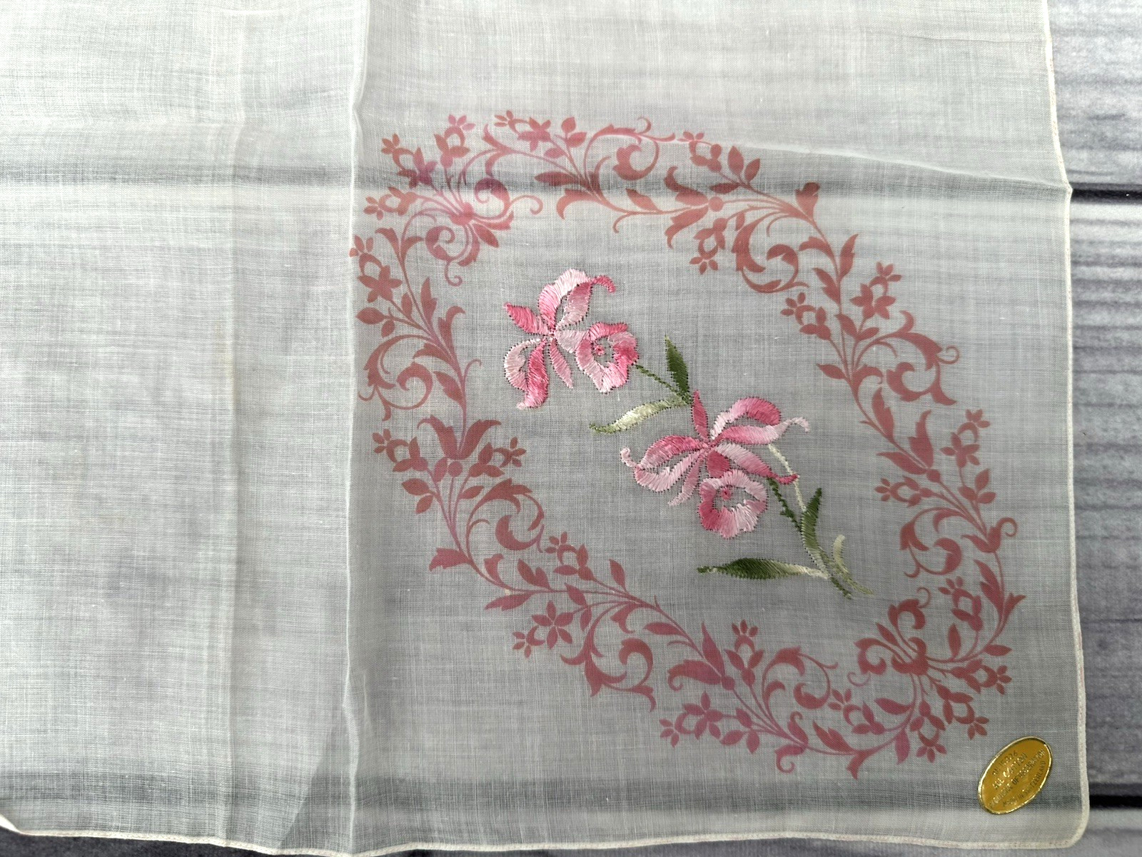 LOT OF 4 VINTAGE EMBROIDERED HANKERCHIEFS – FLORAL / BUTTERFLIES *10