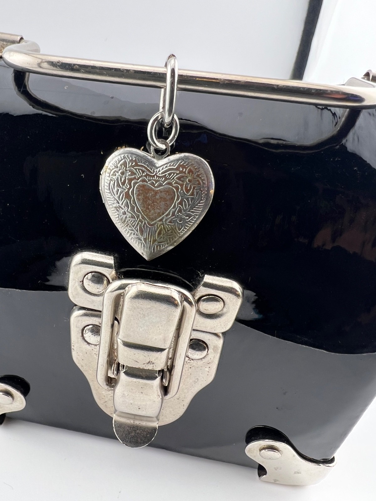 Vtg Hardcase Trunk Bag Black Patent Silver Heavy Chain Locket Heart Purse USA