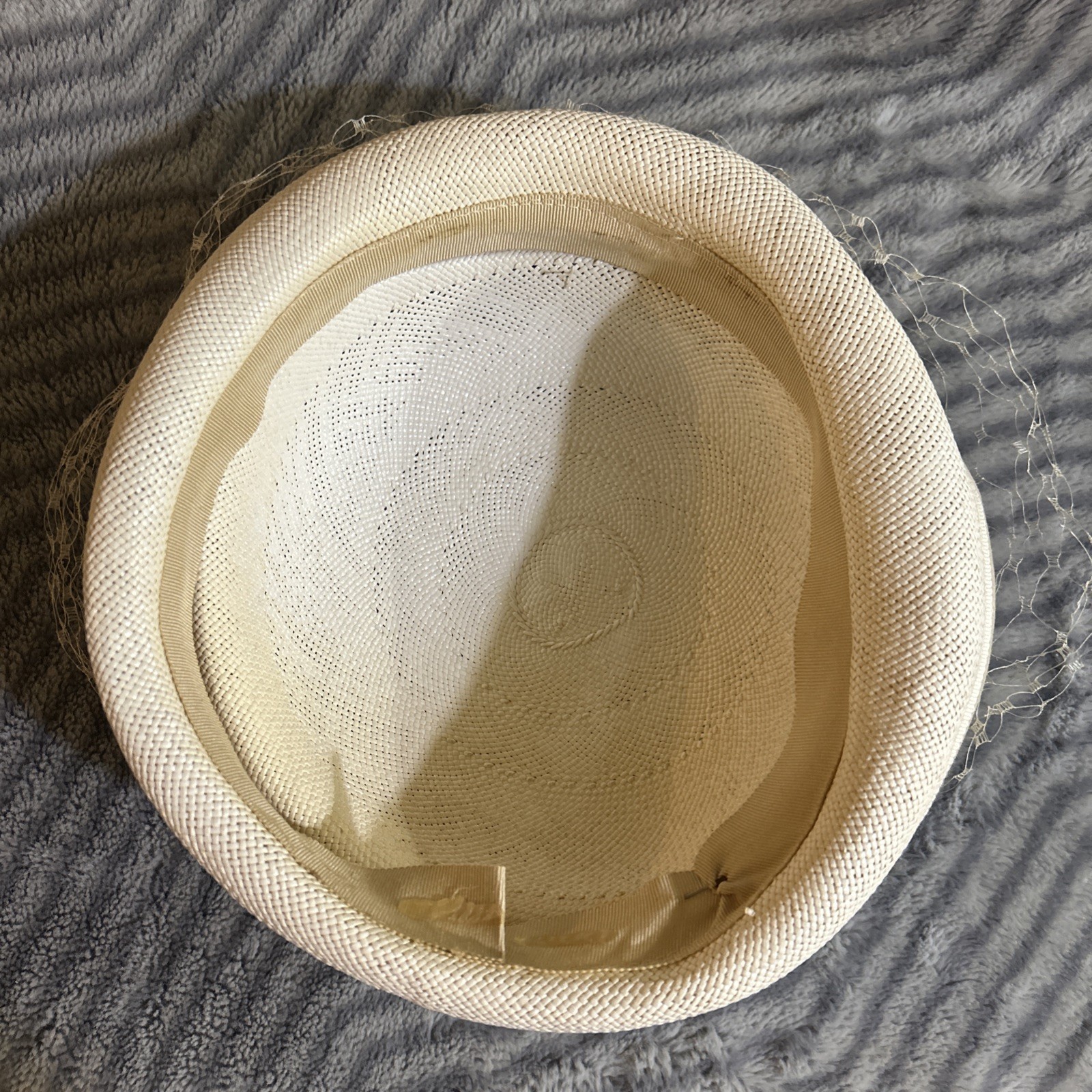 Vintage Off White Ladies Pillbox Hat W/Lace Netting