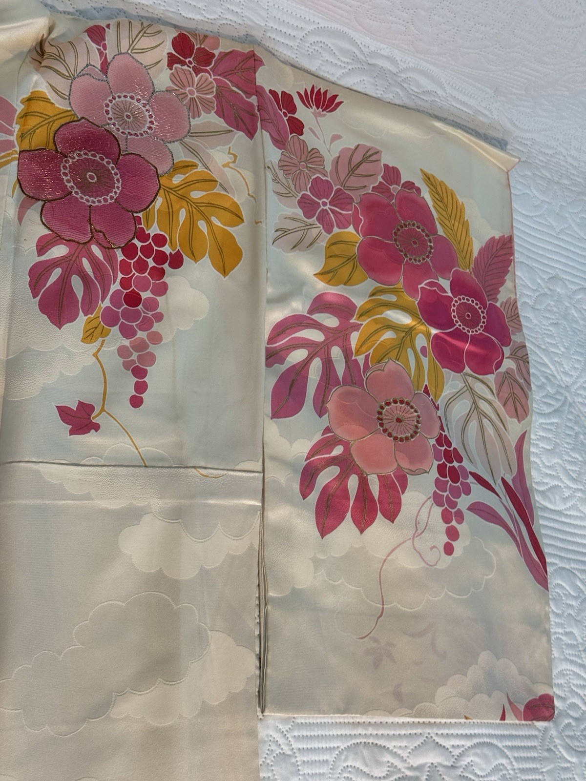 Vintage Handmade Womens Beige Embroidered Silk Floral Kimono Robe Pink & Yellow,