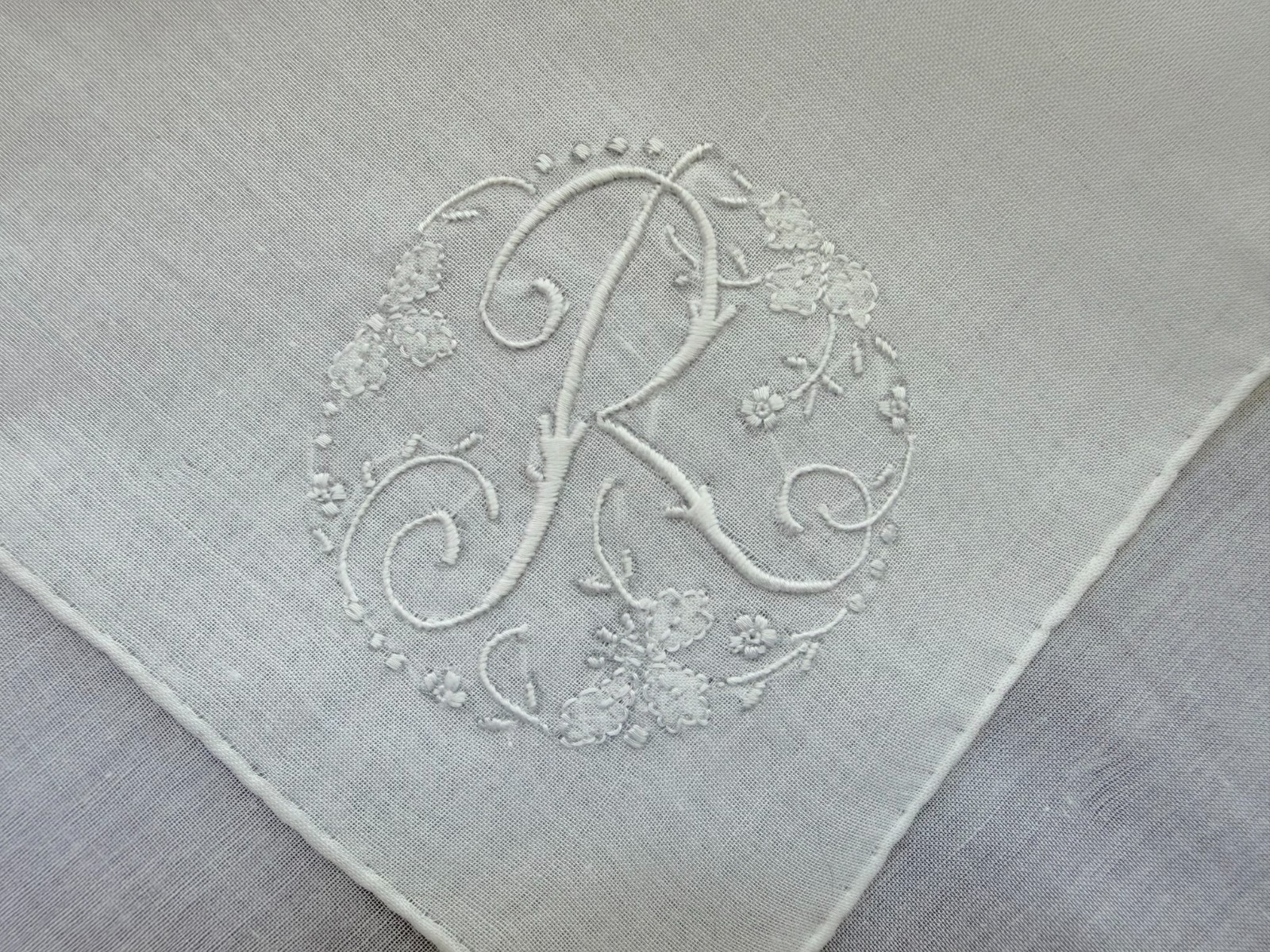 VINTAGE HANKY 1950s WHITE FINE COTTON EMBROIDERED MONOGRAM R HAND ROLLED