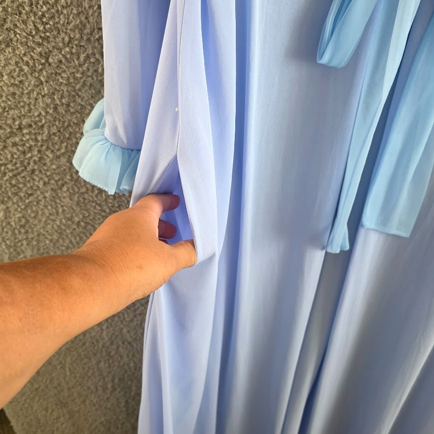 Vintage 1960’s Gossard Artemis Peignoir Robe Size Small Blue Ruffle Collar