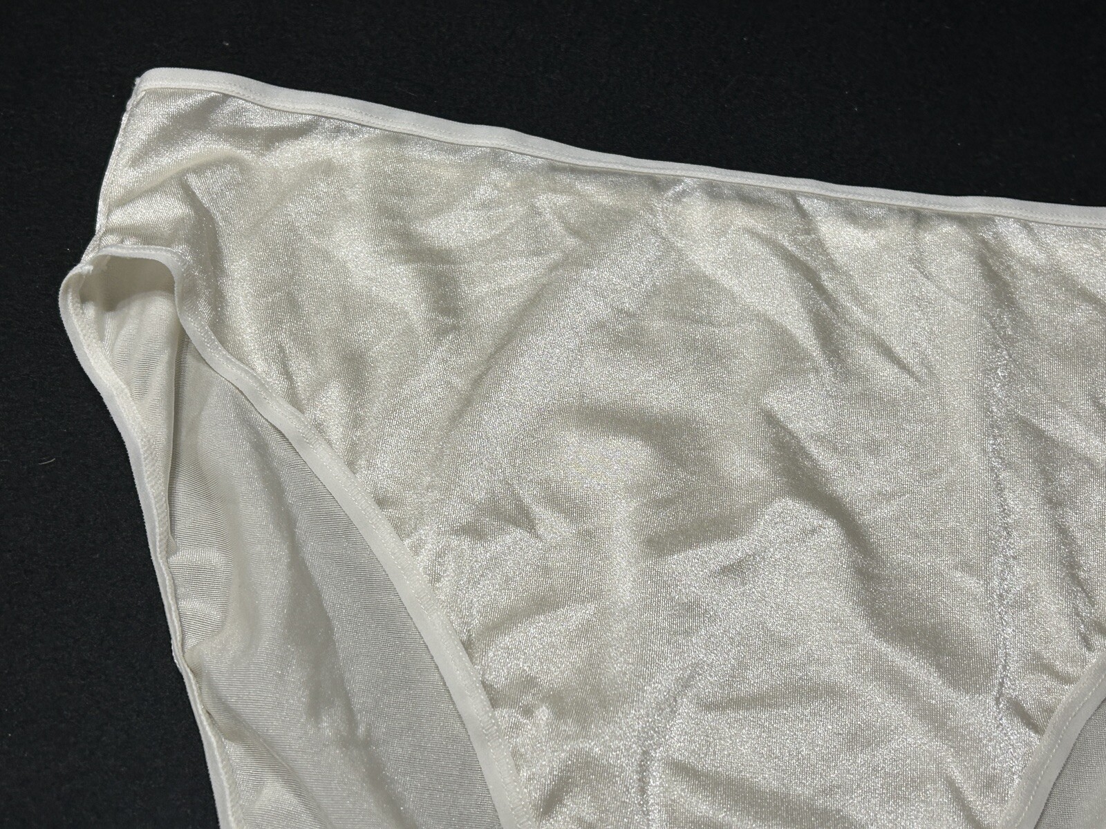 Vtg CACIQUE Second Skin Satin Glossy Hi-Cut 18/20 Ivory Shimmer Panties #194