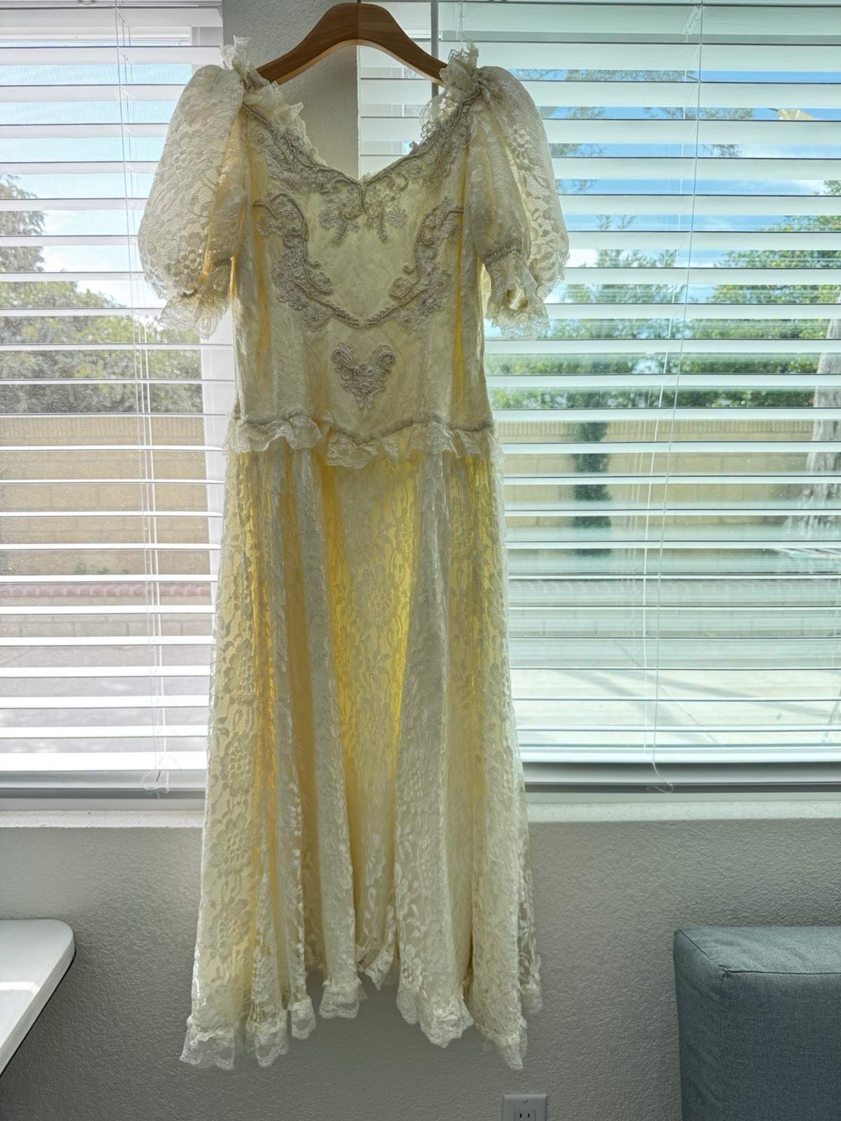 Vintage lace ivory bridal dress13/14