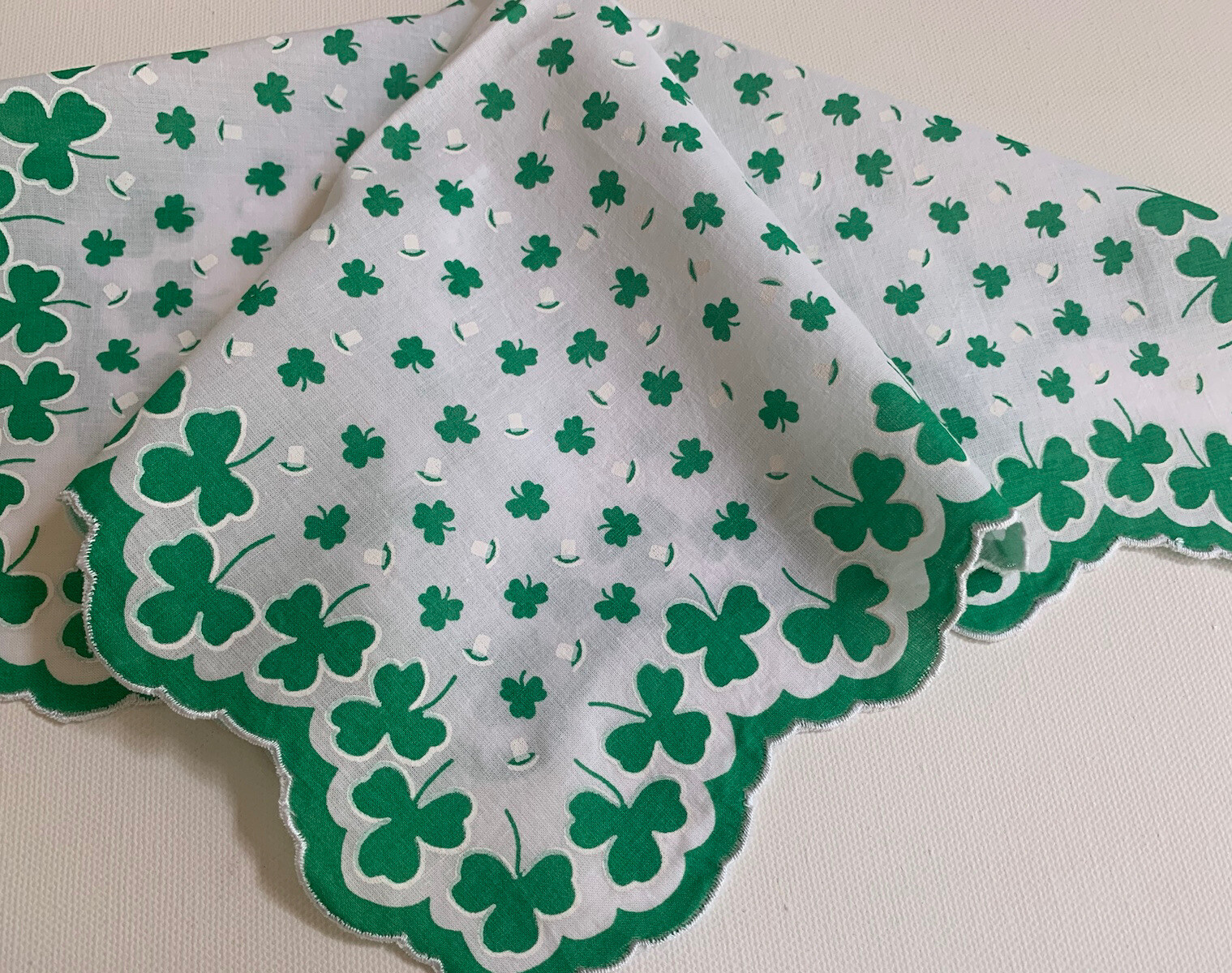 Lovely New LuRay Handkerchief Hankie! Lucky Irish Shamrocks ~ Scalloped Hem!