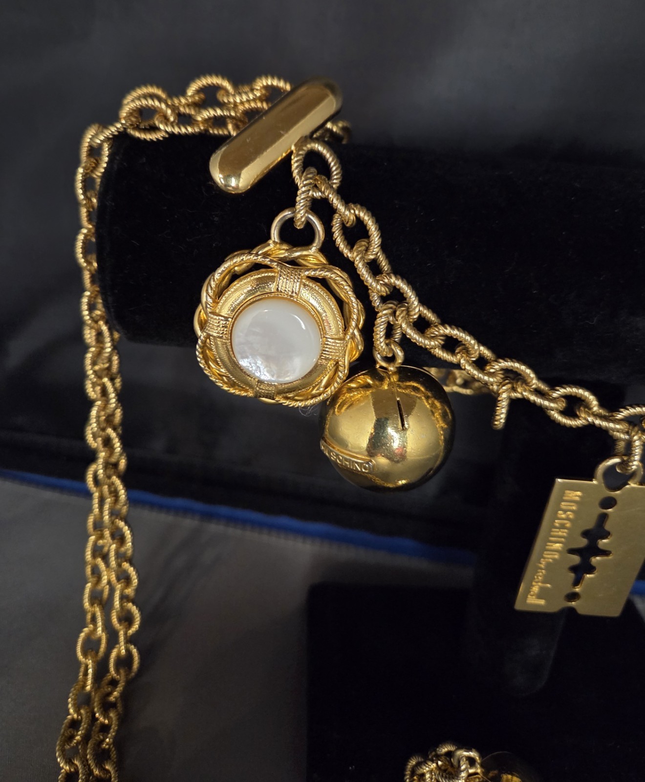 MOSCHINO By REDWALL GOLD CHARM BELT/ NECKLACE CHUNKY & BEAUTIFUL