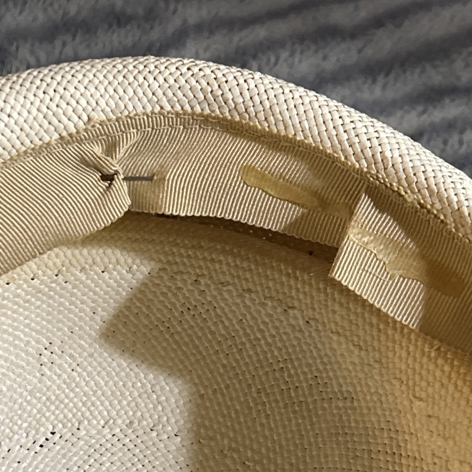 Vintage Off White Ladies Pillbox Hat W/Lace Netting