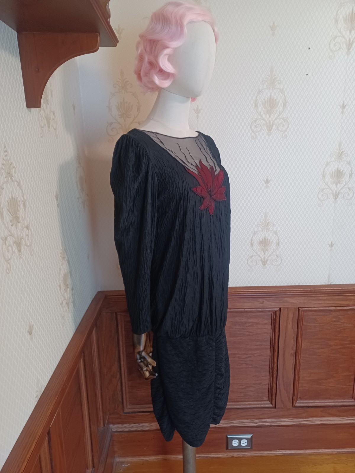Vintage 70s/80s “New Leaf by Shamir” Black / Red Lotus Witchy Dress