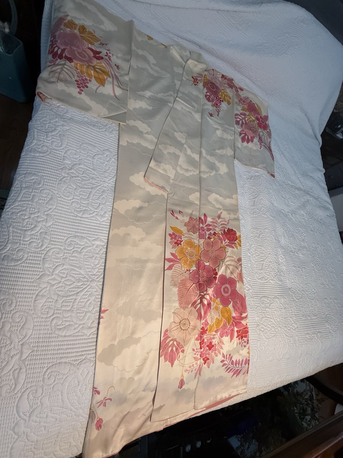 Vintage Handmade Womens Beige Embroidered Silk Floral Kimono Robe Pink & Yellow,