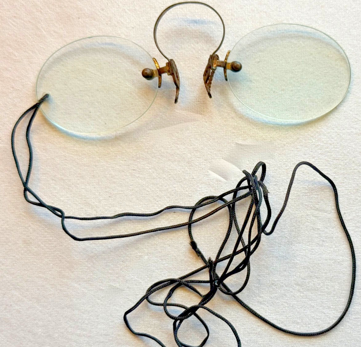 Antique Gold Tone Pince Nez Glasses W/Ornate Nose Piece & Clear Unscratched Lens