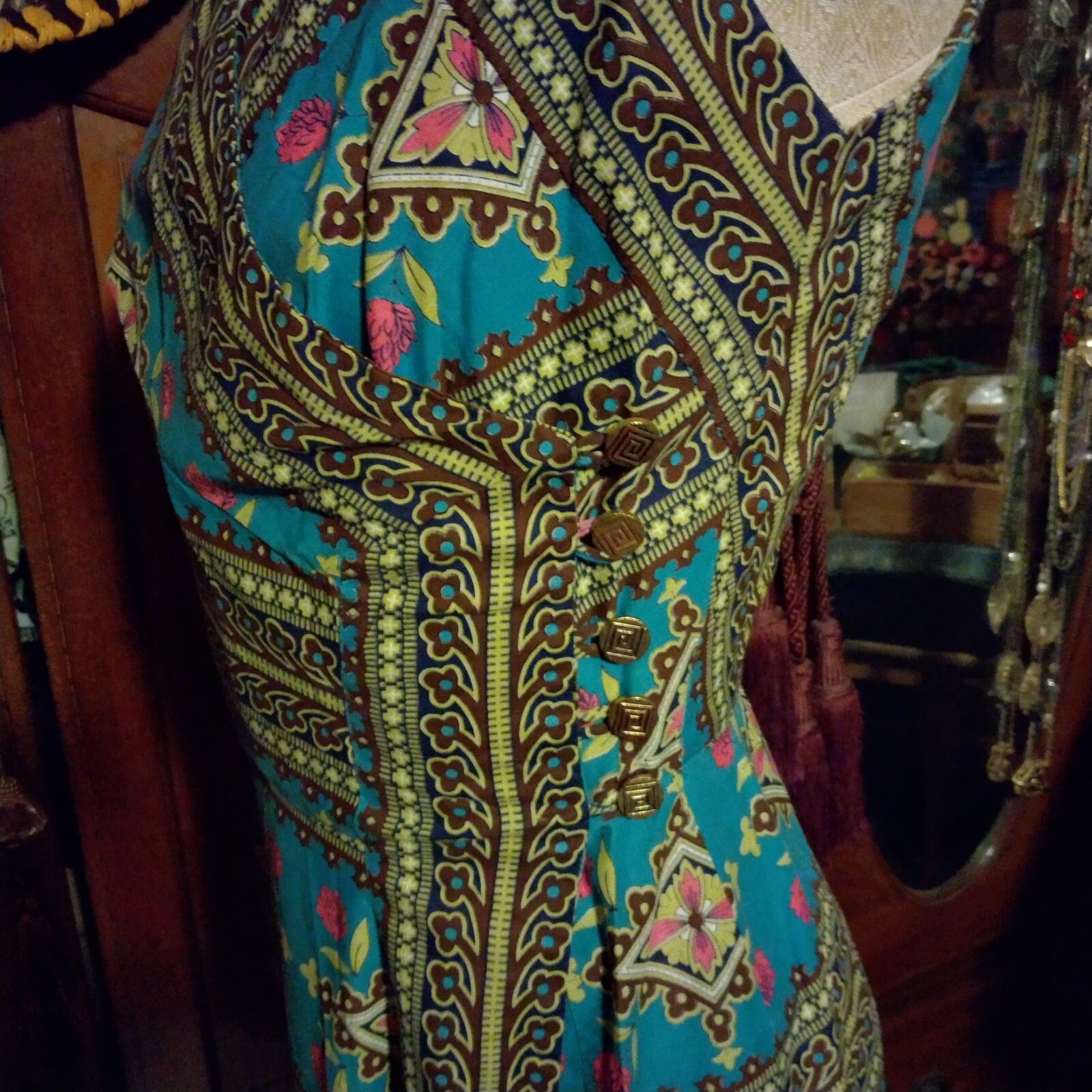Styled by Loungees 50’s wrap dress geometric & flower design small side buttons