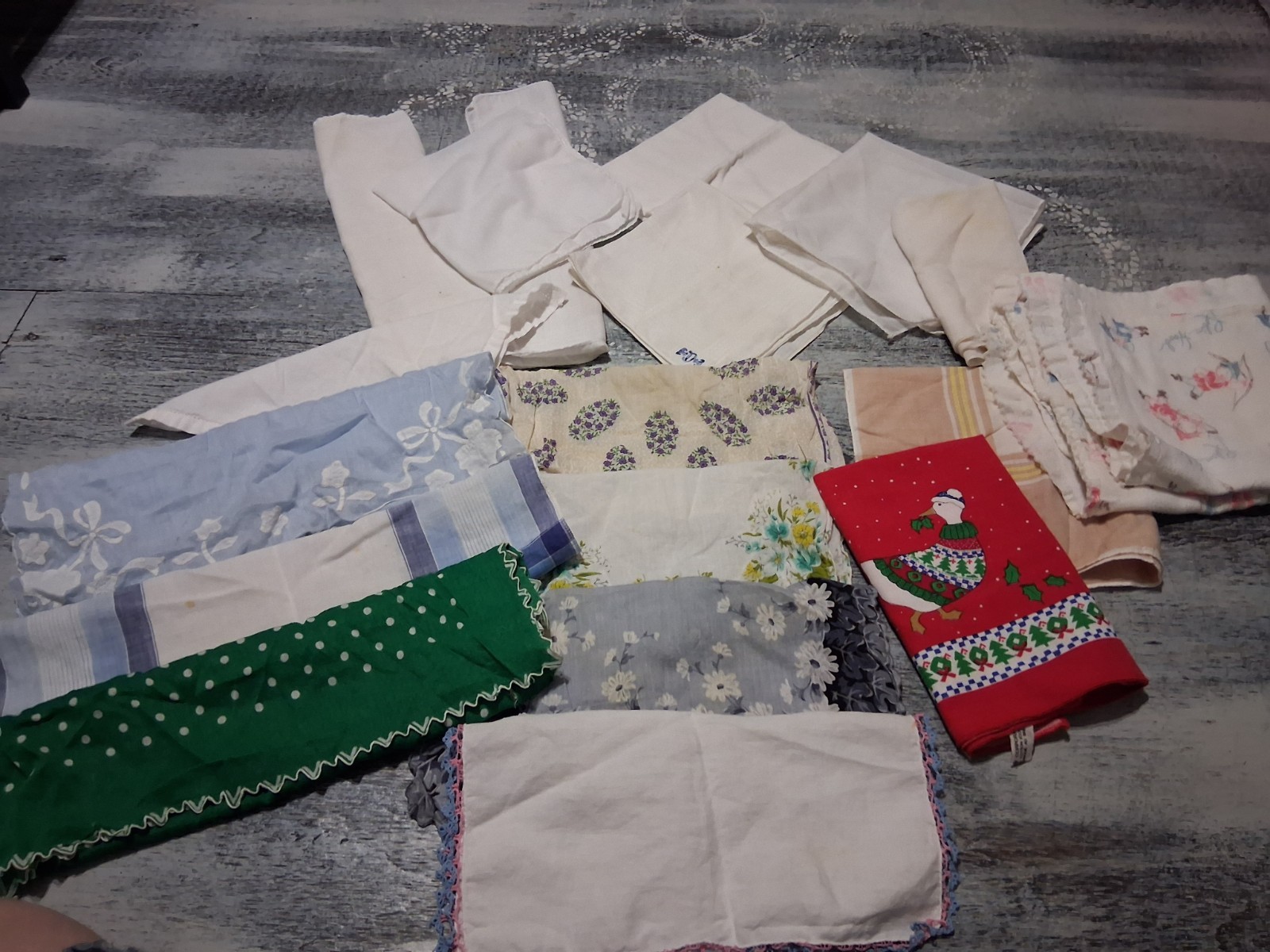 Lot of 17 Ladies Assorted Beautiful Handkerchiefs Vintage