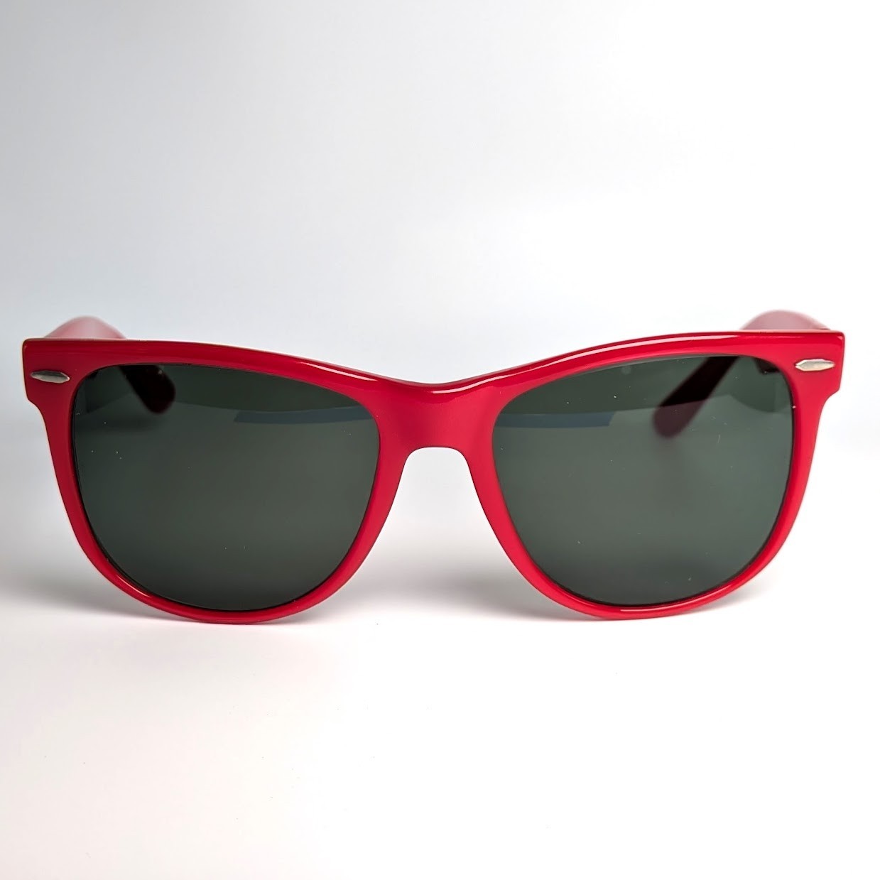 Bausch and Lomb Ray Ban Wayfarer II Sunglass G15 Glimmer Red Vintage NOS w/Case