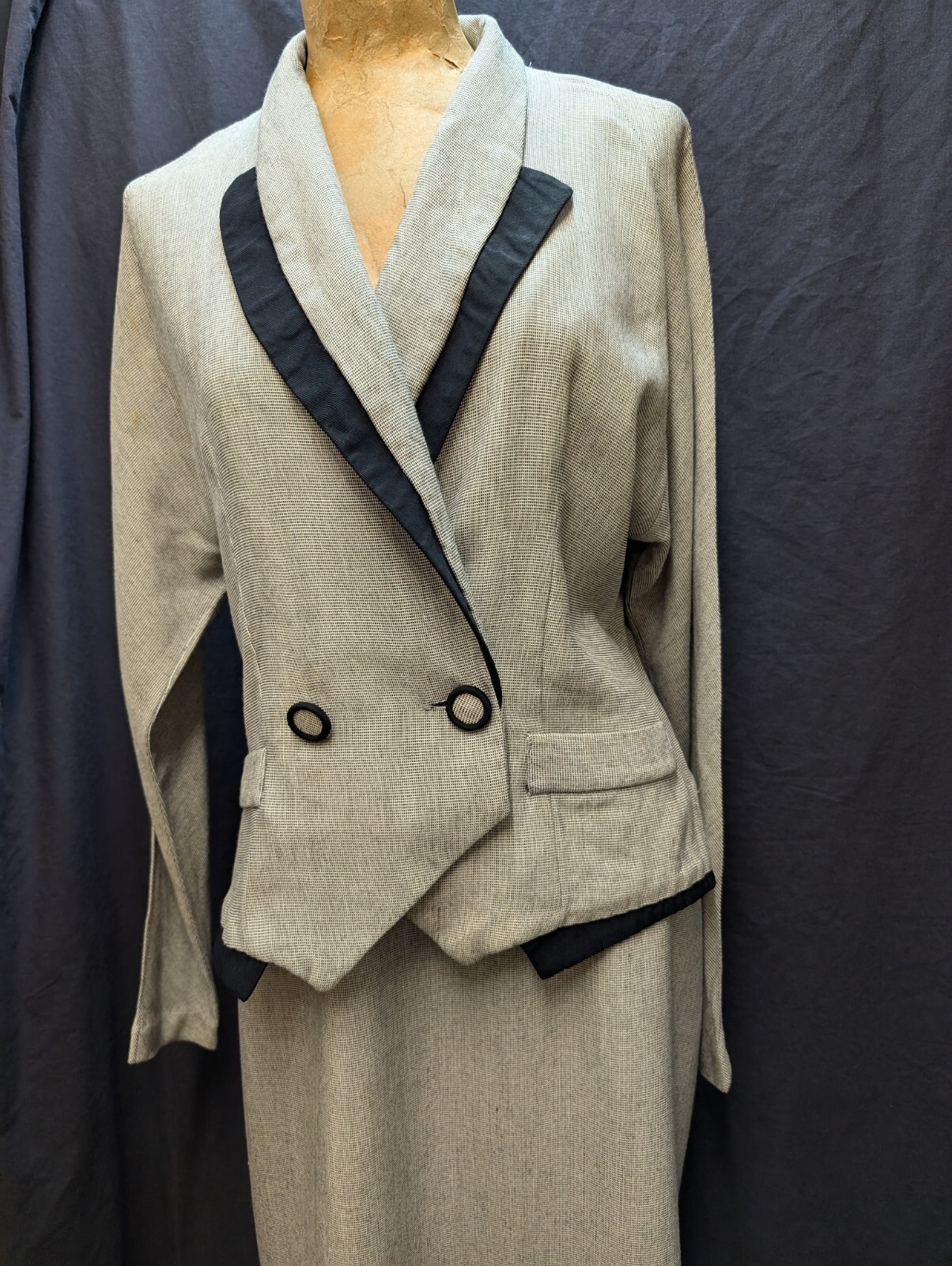 1980’s Gray Black Acetate Rayon Skirt & Jacket by Frederick’s of Hollywood M