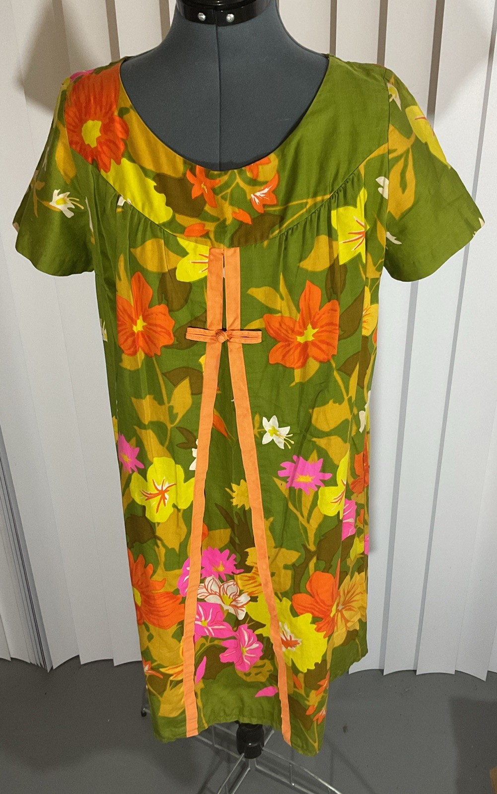 Vintage 1960’s Karen Ann Hawaiian Floral Print MuuMuu Dress Tiki Tropical Med- L
