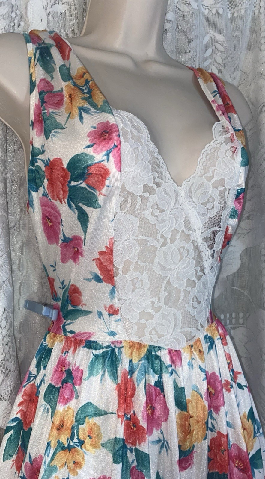 VTG M L Summer FLORAL Silky Soft Nylon Nightgown Negligee Gown Inset White Lace