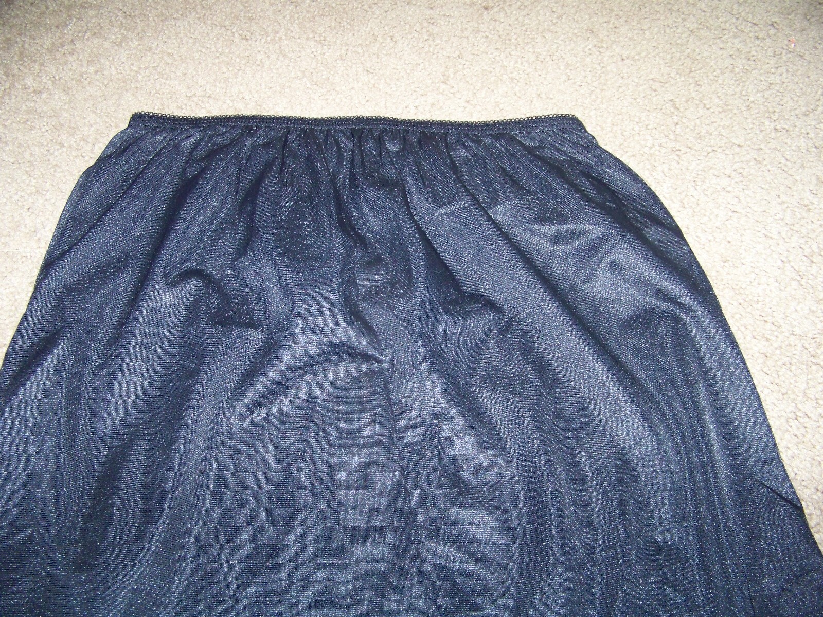 VTG BLACK HALF SLIP SZ SMALL 25″ MADE IN THE USA NYLON W/LACE #721 CLEAN NICE!