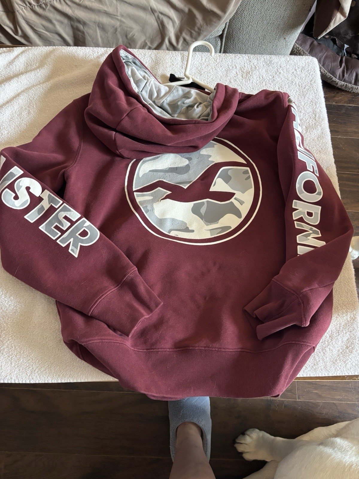 Men’s Small Hollister Hoodie – Maroon Color – EUC