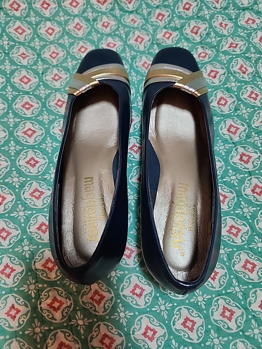 Vintage 80s Navy, Silver And Gold Leather Pumps With Clear Lucite Heels Size 7