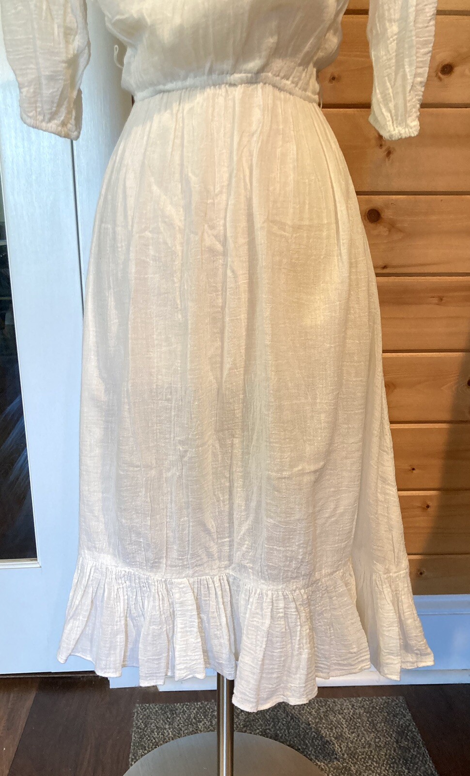 Vintage 1960s India gauze hippie dress, white full skirt crochet shoulder B 38
