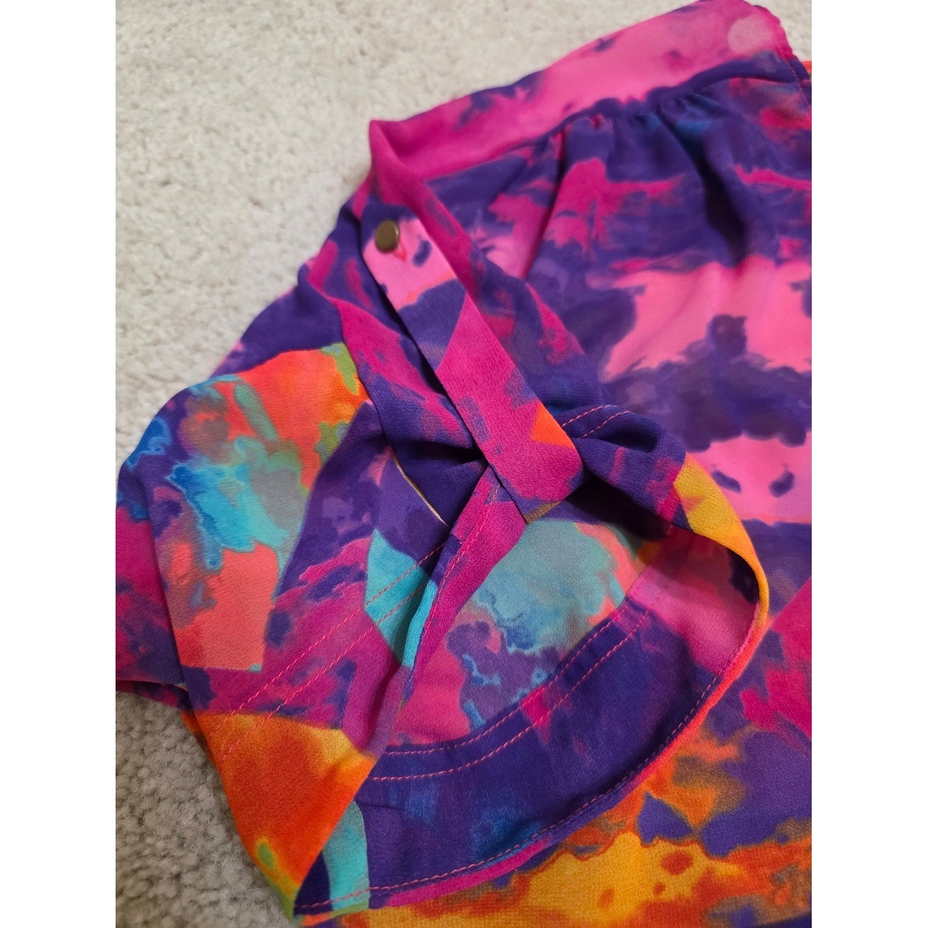 bebe Vintage Multicolor Abstract V-Neck Button Front Blouse Size L
