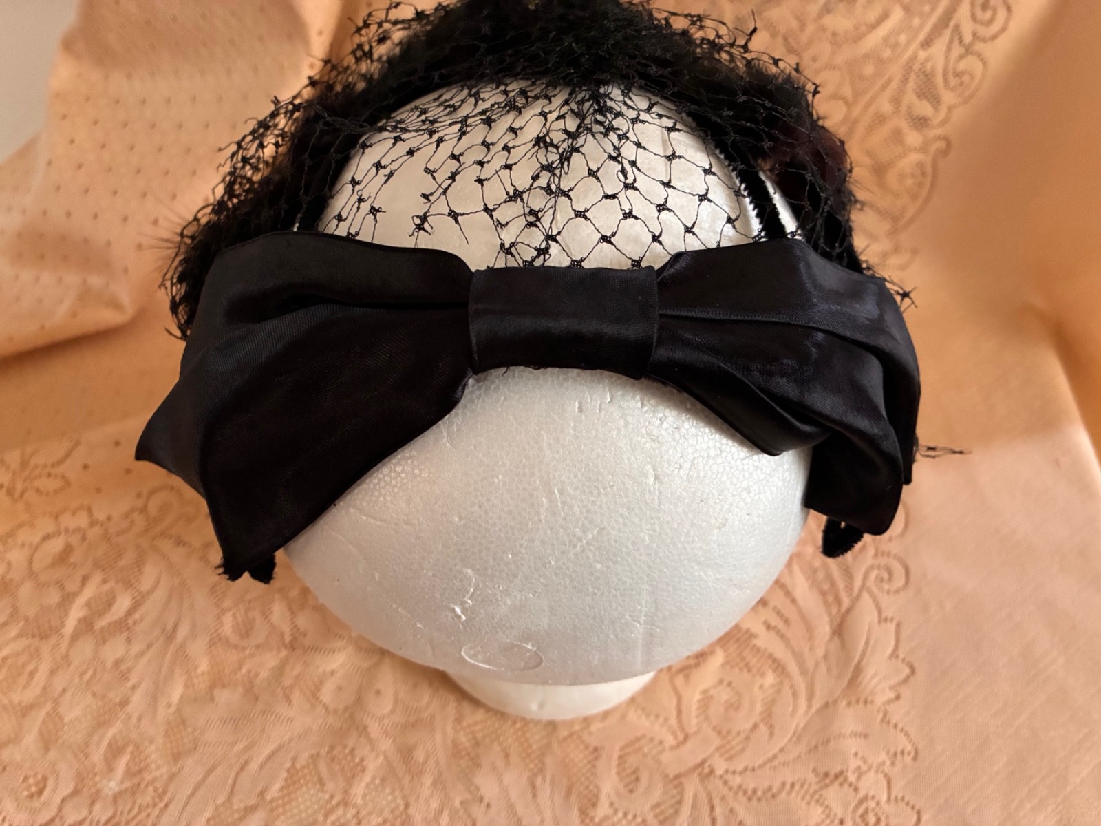 VINTAGE WOMEN’S FASCINATOR HAT BLACK/BROWN ANIMAL FUR WITH NETTING, RIBBON BOW