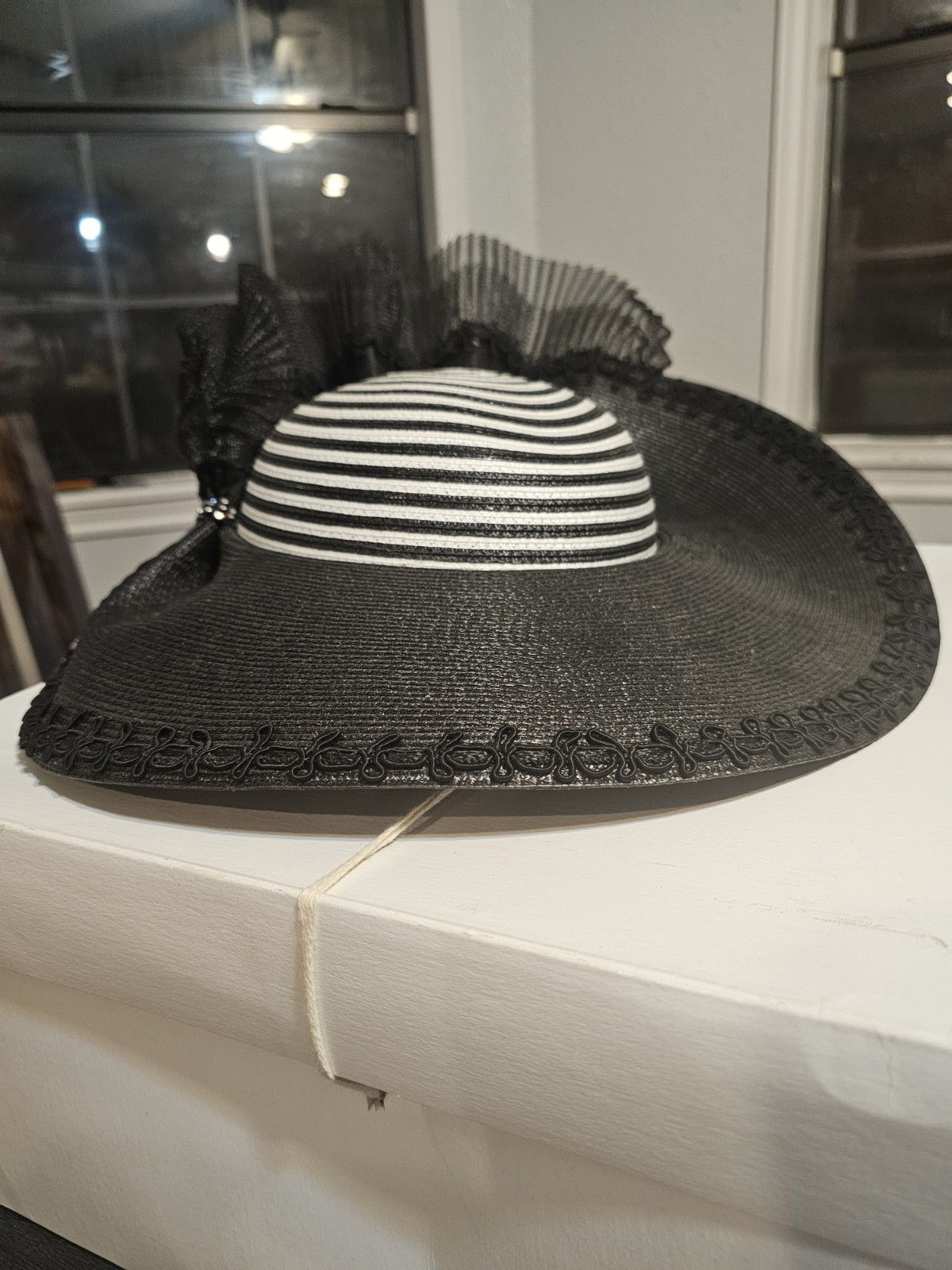Vintage Church / Derby Hat. Stunning Shape And Laced Border.