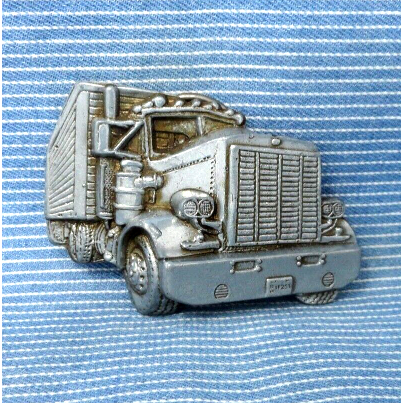 3D Style Semi Truck Belt Buckle Left Handed Trucker Transport Vtg 80s .B+114
