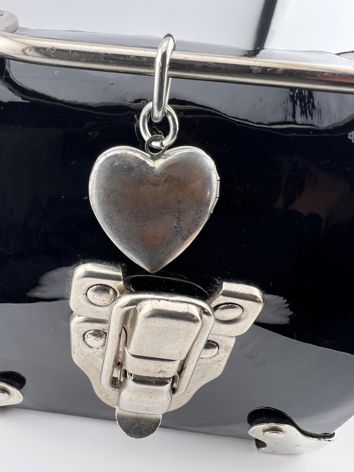 Vtg Hardcase Trunk Bag Black Patent Silver Heavy Chain Locket Heart Purse USA