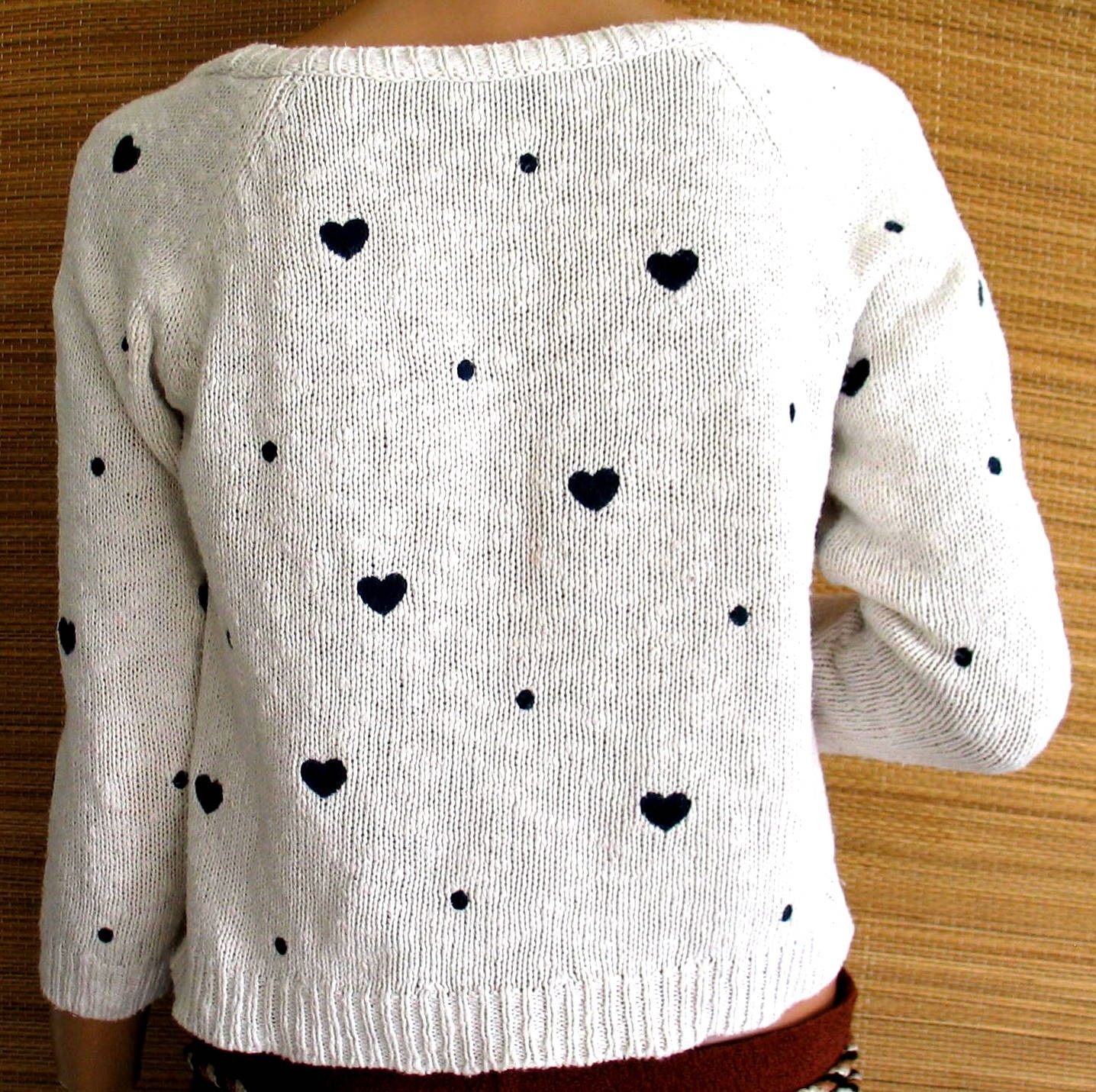 VTG Stradivarius Asos white cotton sweater w/ navy blue hearts woven in, M