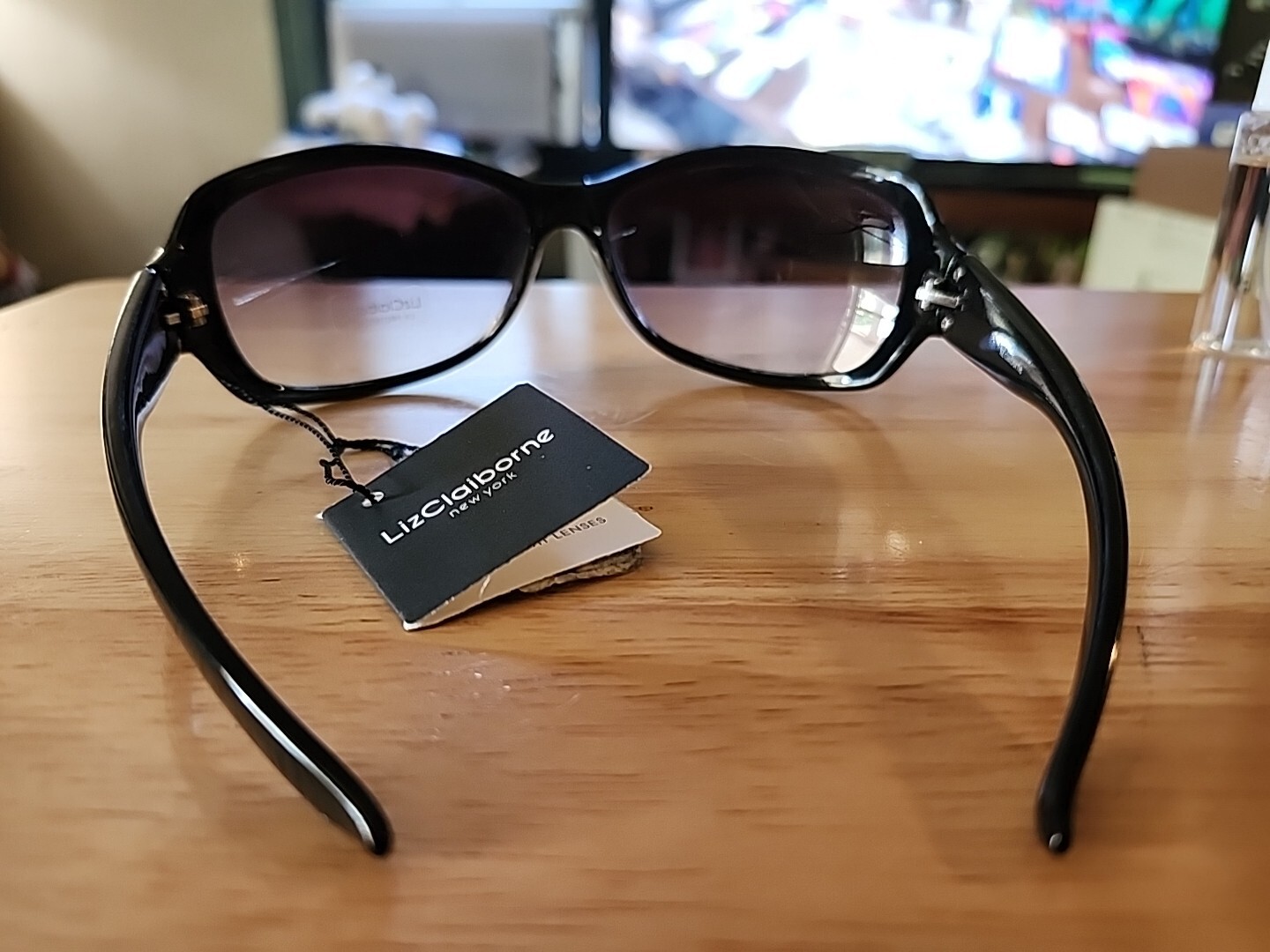 Sunglasses By Liz Claiborne 100% UV Brown Lenses & Frame Rectangular Classic