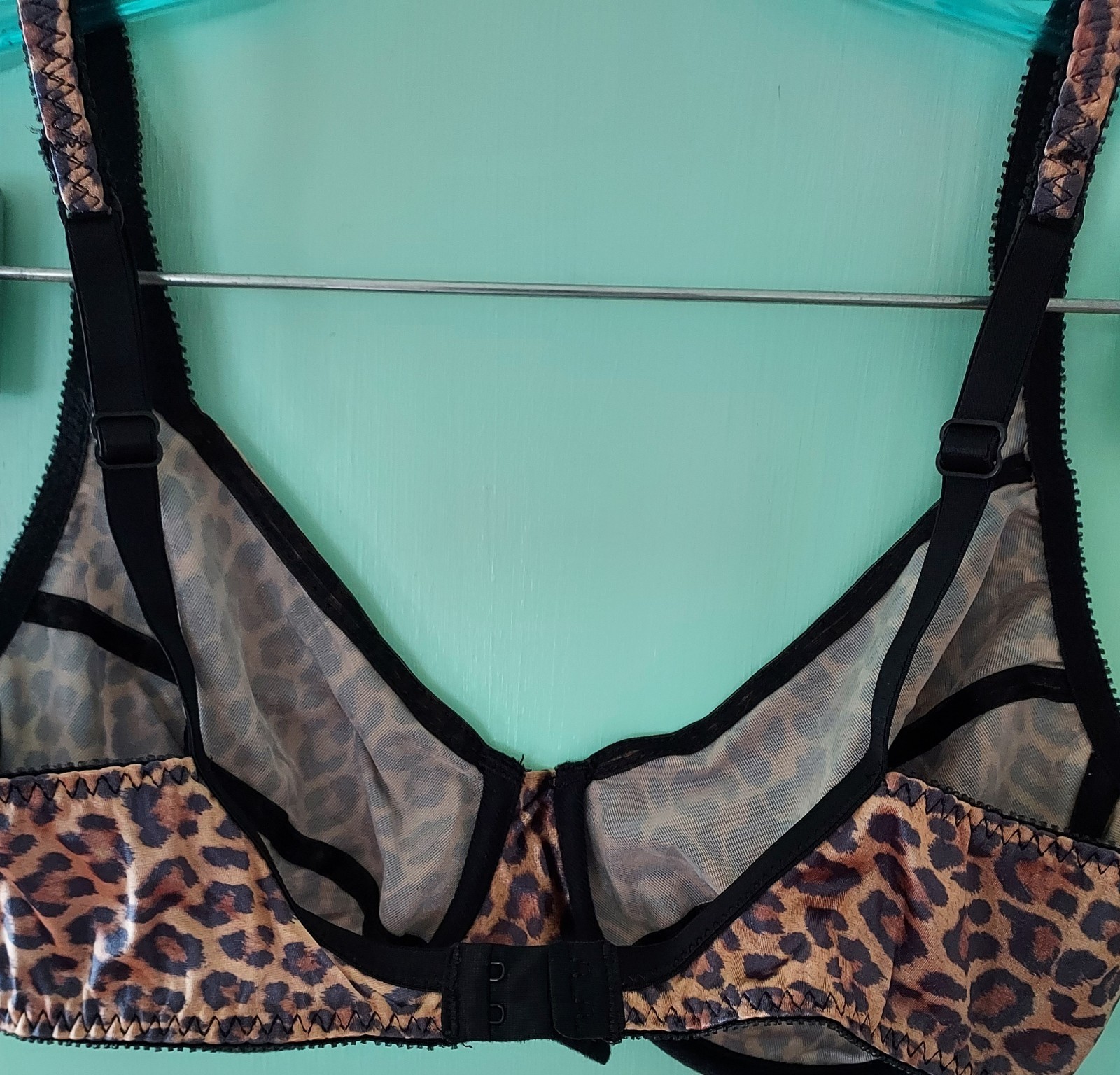 Vassarette Second Skin Bra & Hi Cut Brief Panties Set Leopard Size 8/36C nwot