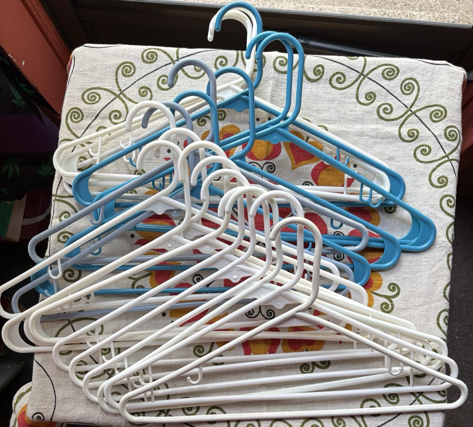 Vintage Plastic Tubular Hangers*lot of 20*Whites, Blues