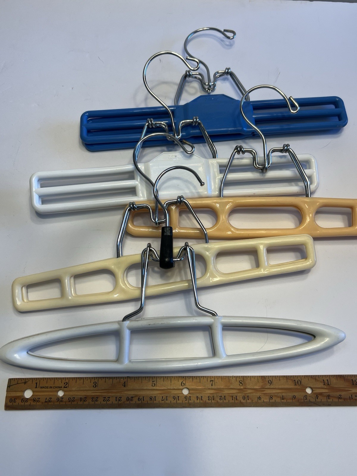 VTG Mixed Lot Of 5 Plastic Clamp Hangers Pant/Skirt,Blue White Peach