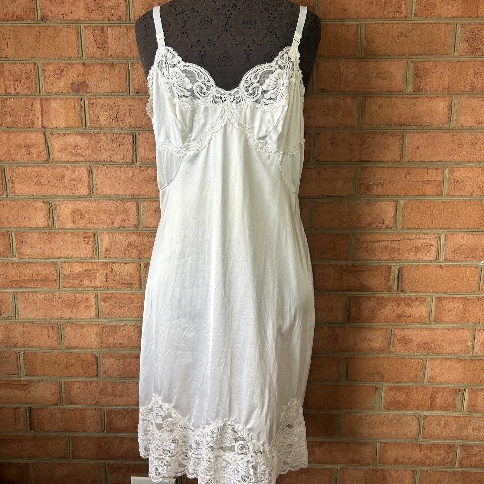 Vintage 1960s Sears It Doesn’t Slip Lace Trim Ivory Nylon Dress Size 38 Average