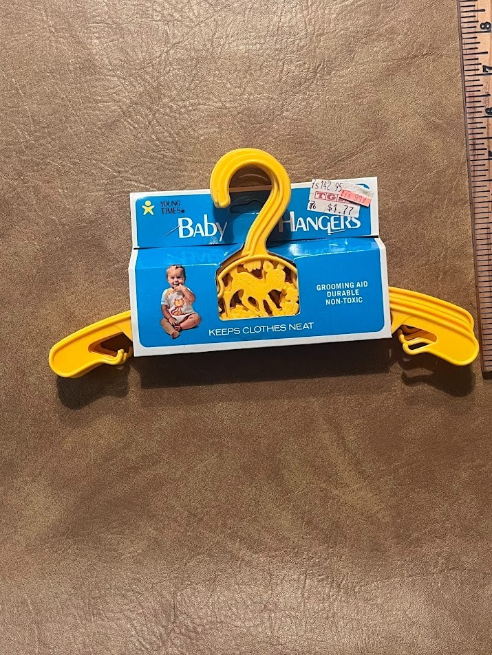 Pack Of 5 Vintage Baby Clothes Hangers Deer Rabbit Bambi Plastic NOS Young Times