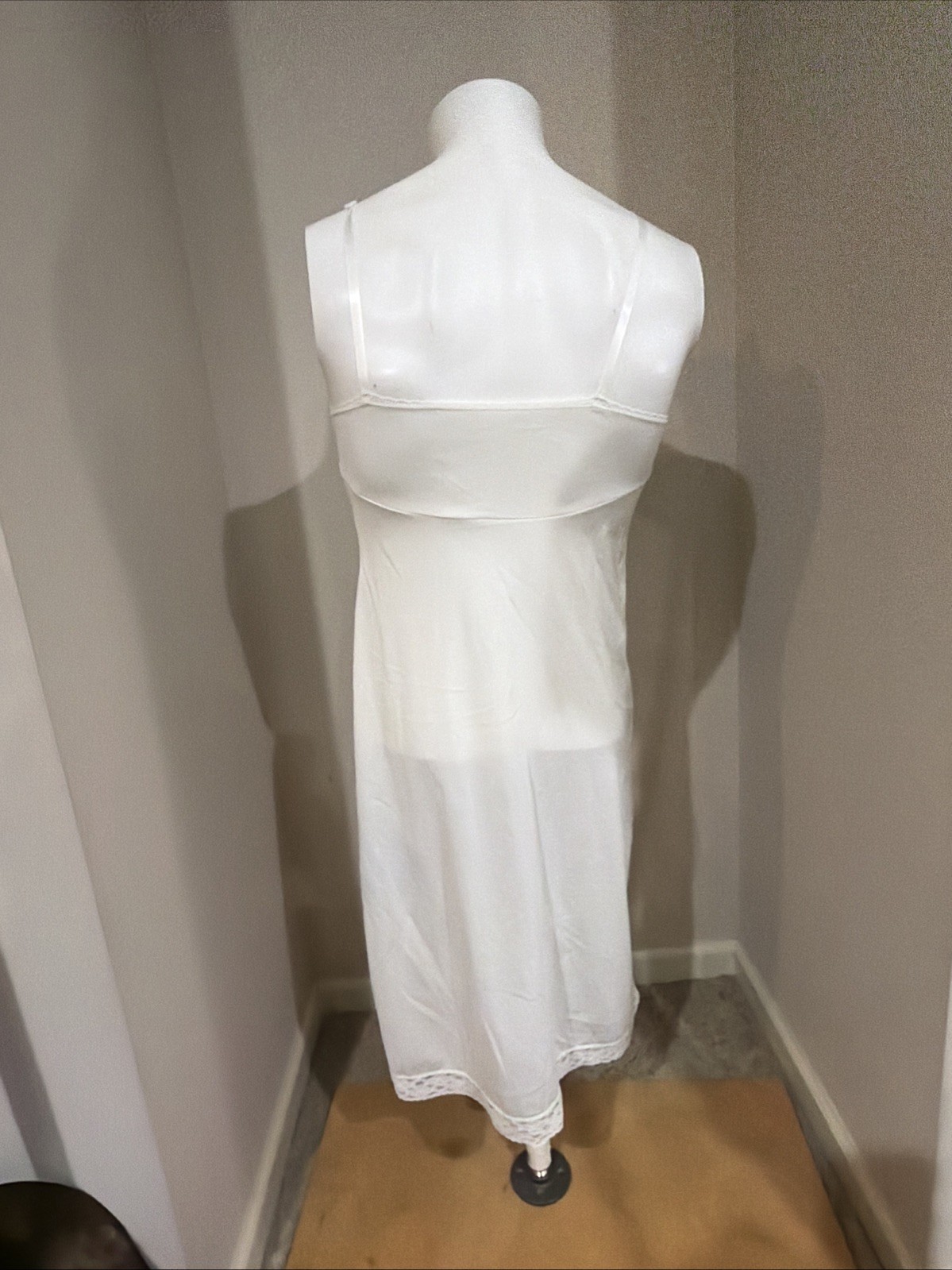 Vintage VANITY FAIR White Nylon Full Slip Lace Trim Style 10-103 Size 34/40 26”