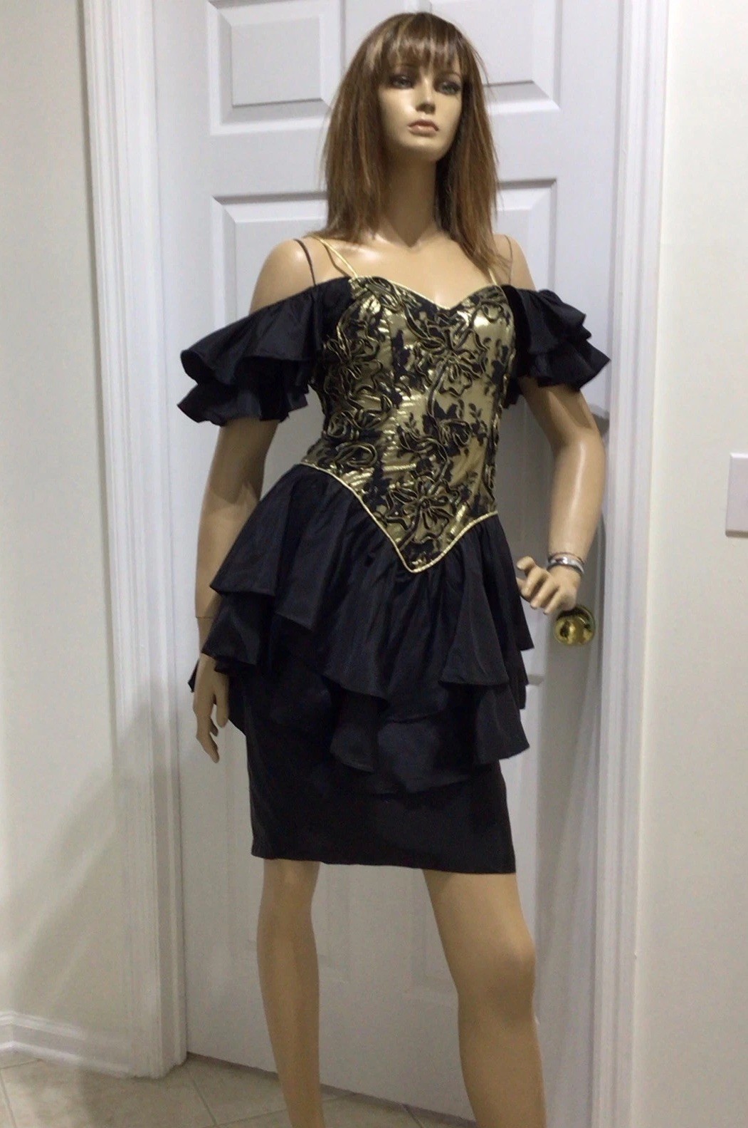 NEW LEAF vintage 70’s BLACK GOLD Lace Cocktail Dress Ruffle Sz 4