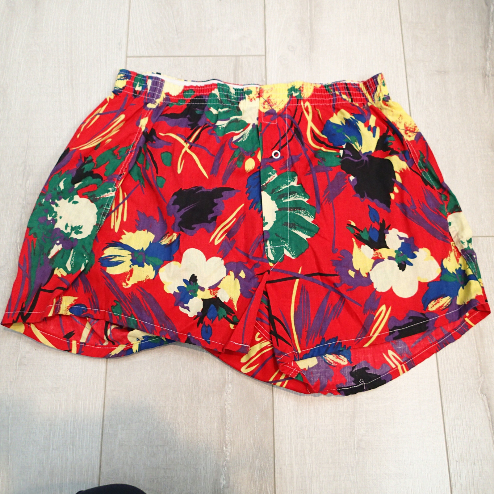 Vintage COLORFUL Boxer Shorts Hanes ‘It’s a Boxers Size L 38-40 floral red green