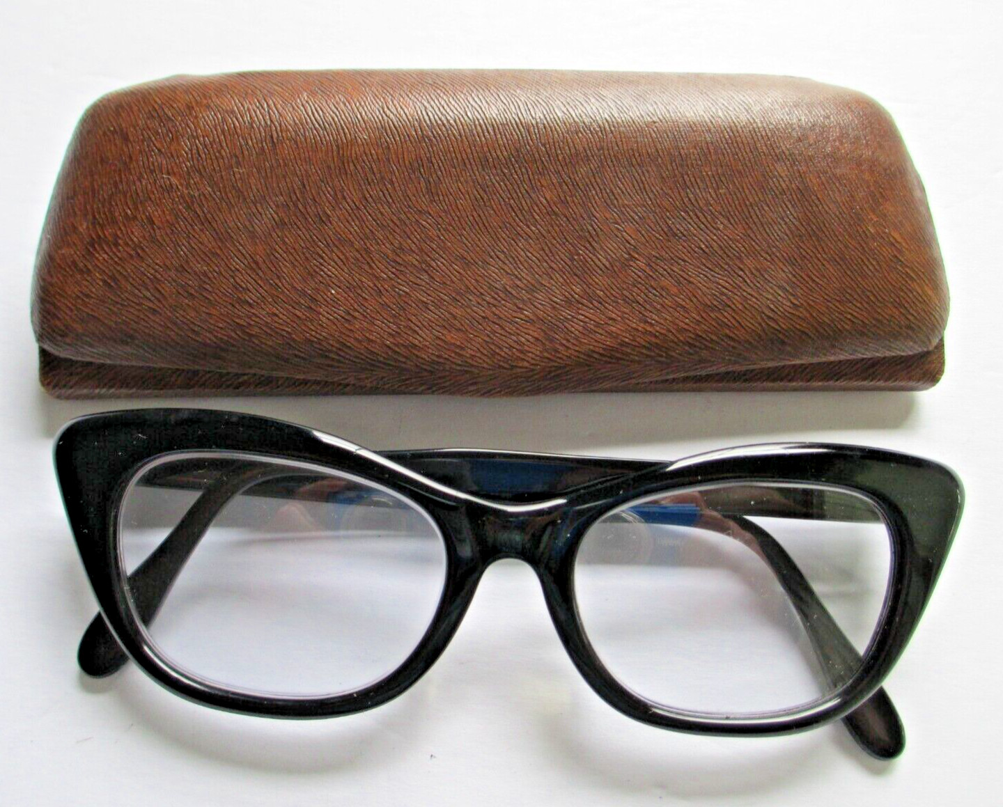 VTG. Cat Eye Women’s prescription Eyeglasses black Frame with Vintage Case
