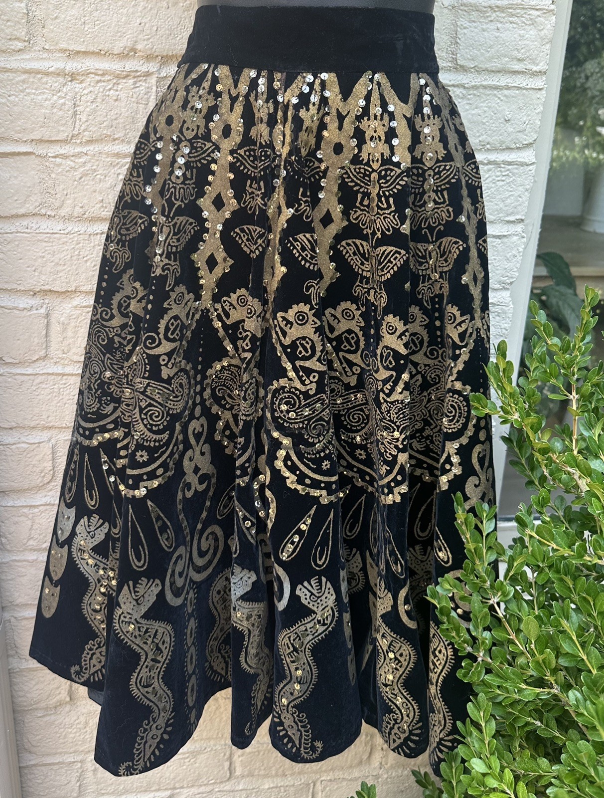 ✨ STUNNING 1950s VINTAGE BLACK FULL CIRCLE EMBELLISHED SKIRT ✨