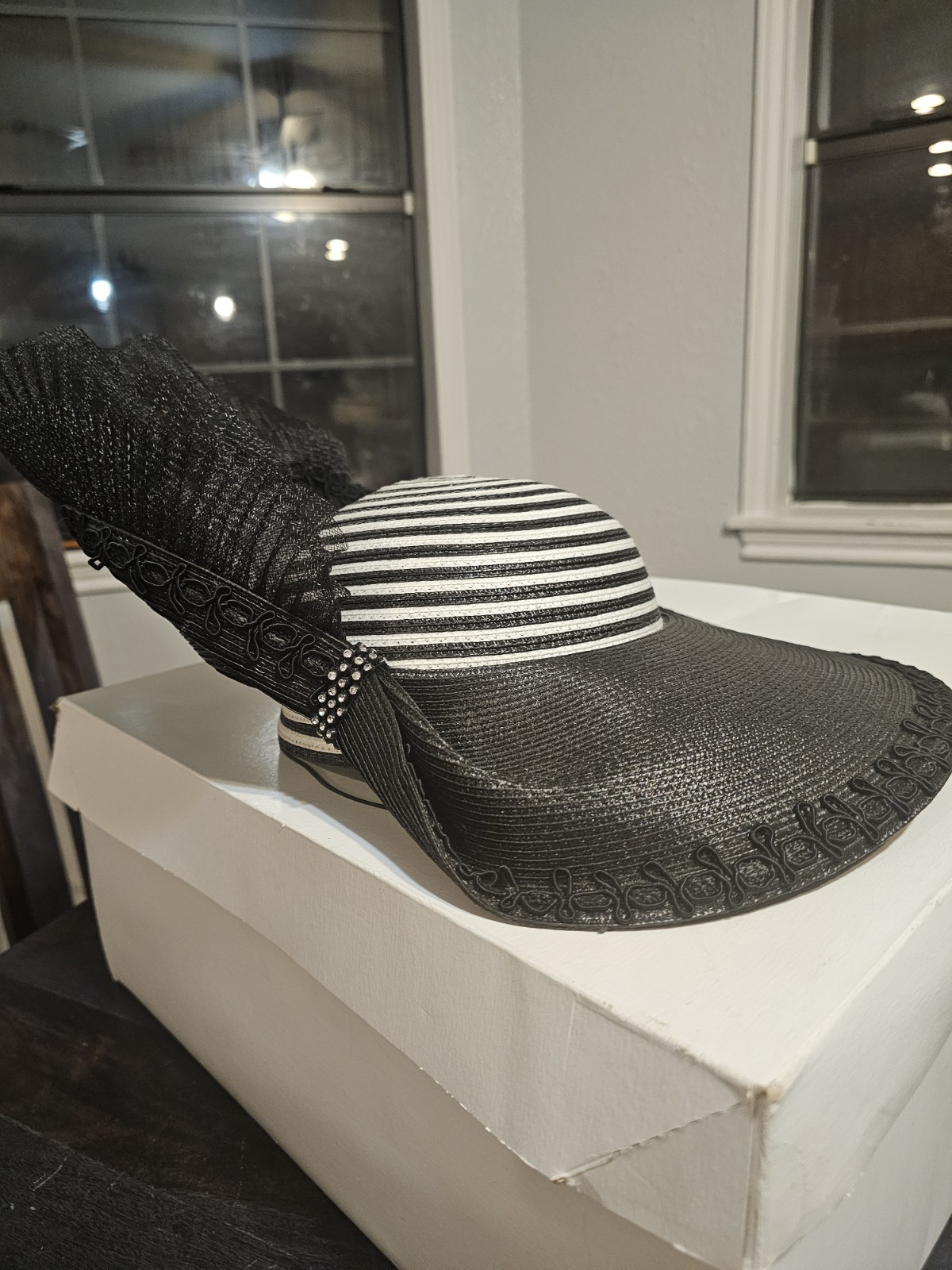 Vintage Church / Derby Hat. Stunning Shape And Laced Border.