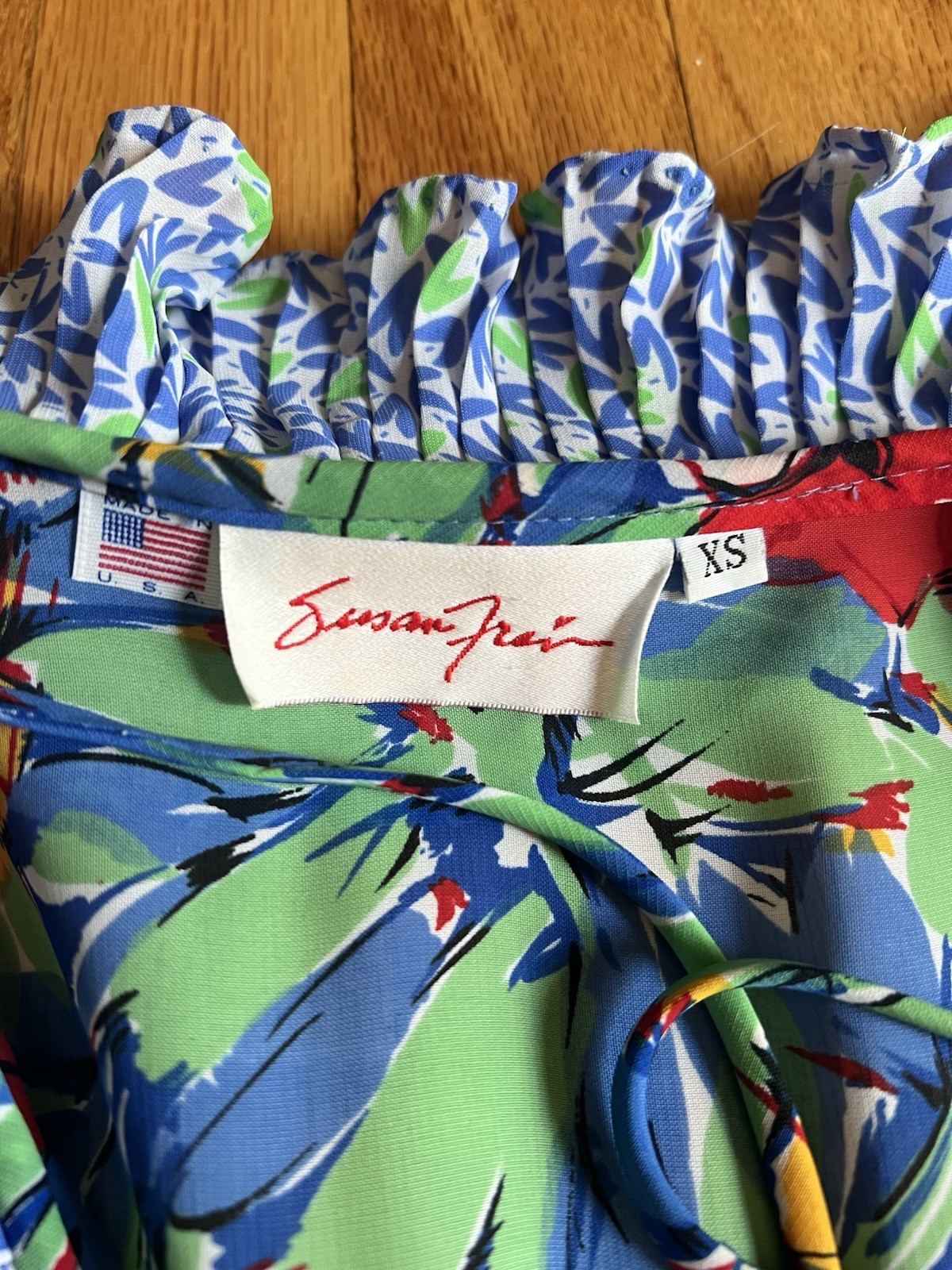 VNTG Susan Freis Dress XS Floral Print Ruffle V-Neck Smocked Waist Pleated USA