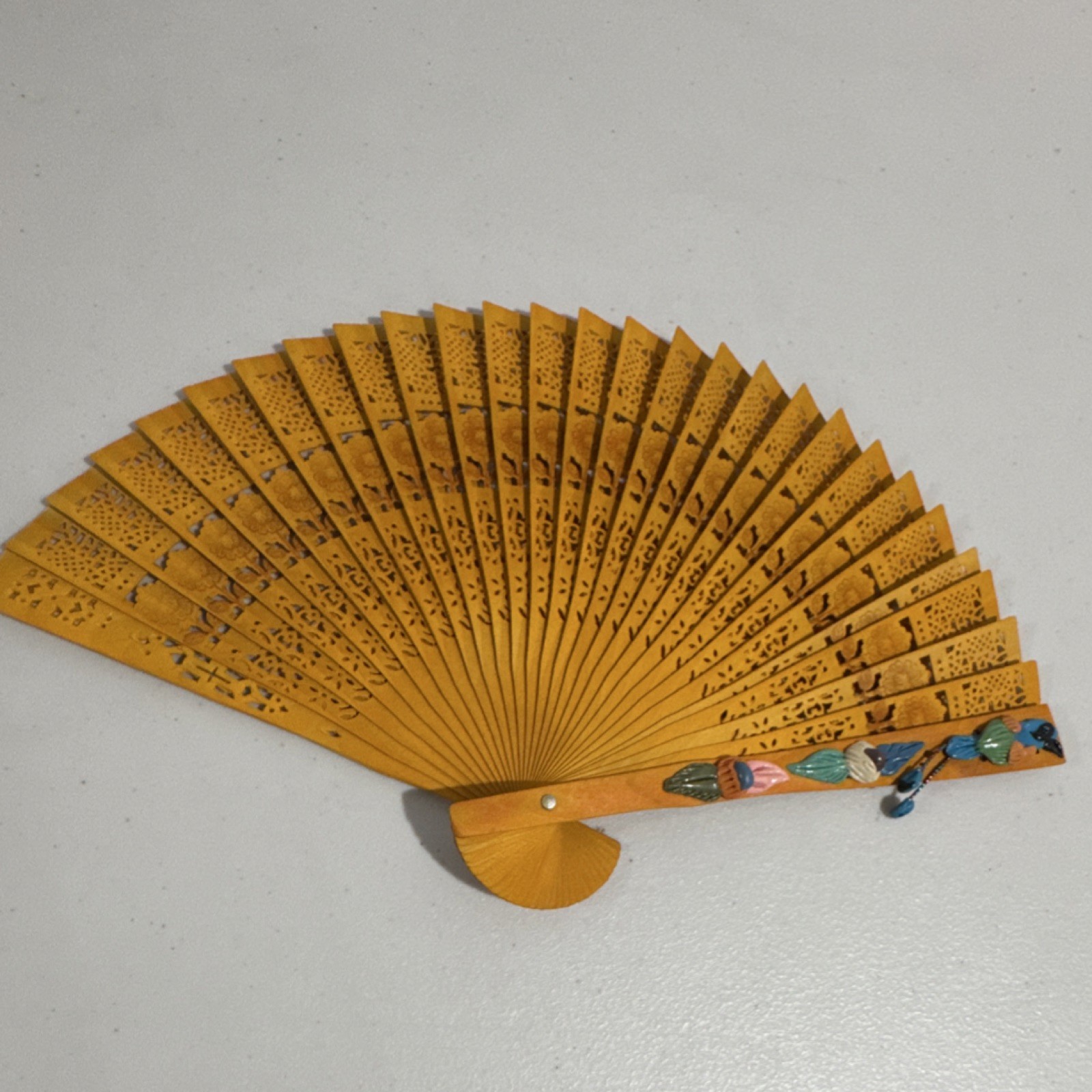 🌴 Vintage Hand-Carved Wooden Folding Fan – El Salvador 🌴