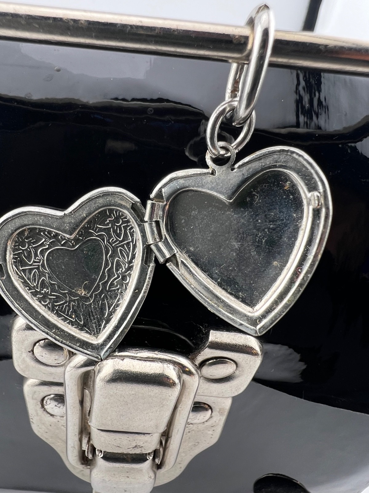 Vtg Hardcase Trunk Bag Black Patent Silver Heavy Chain Locket Heart Purse USA