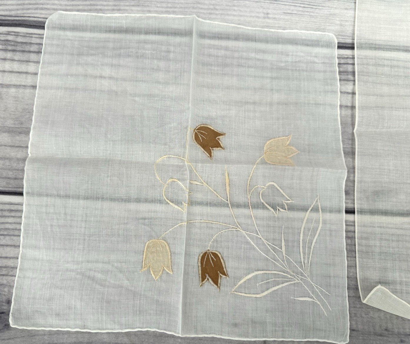 LOT OF 4 VINTAGE EMBROIDERED HANKERCHIEFS – FLORAL / BUTTERFLIES *10
