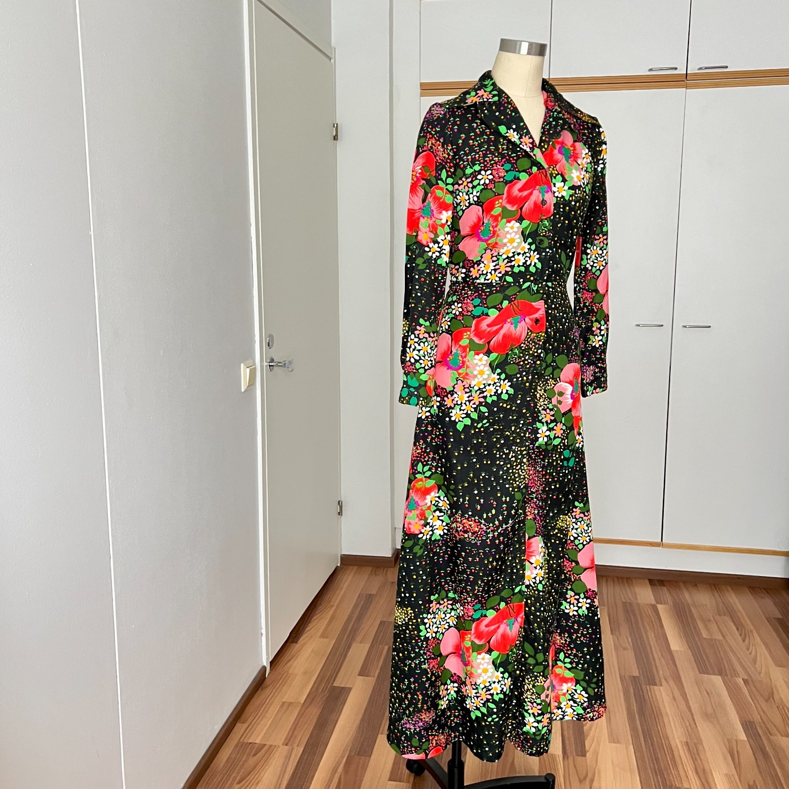 1970s Vintage Button Front Floral Maxi Dress Psychedelic Mod Long Sleeves Boho