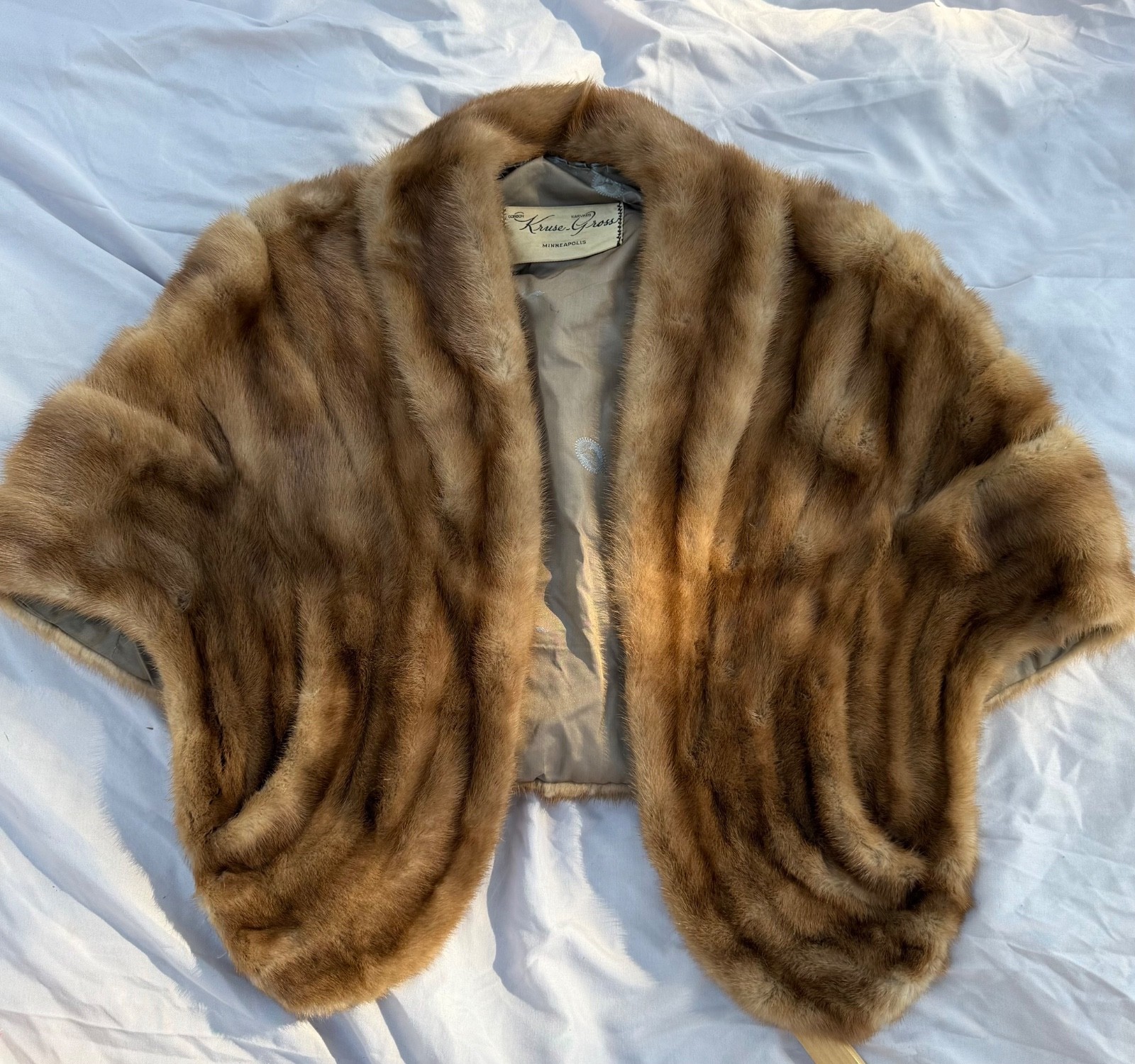 KRUSE-GROSS MINNEAPOLIS HIGH QUALITY VINTAGE CAPE FUR WRAP OS